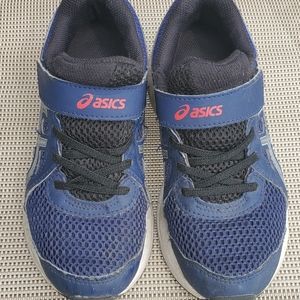 Asics gym shoes size 2 boys
